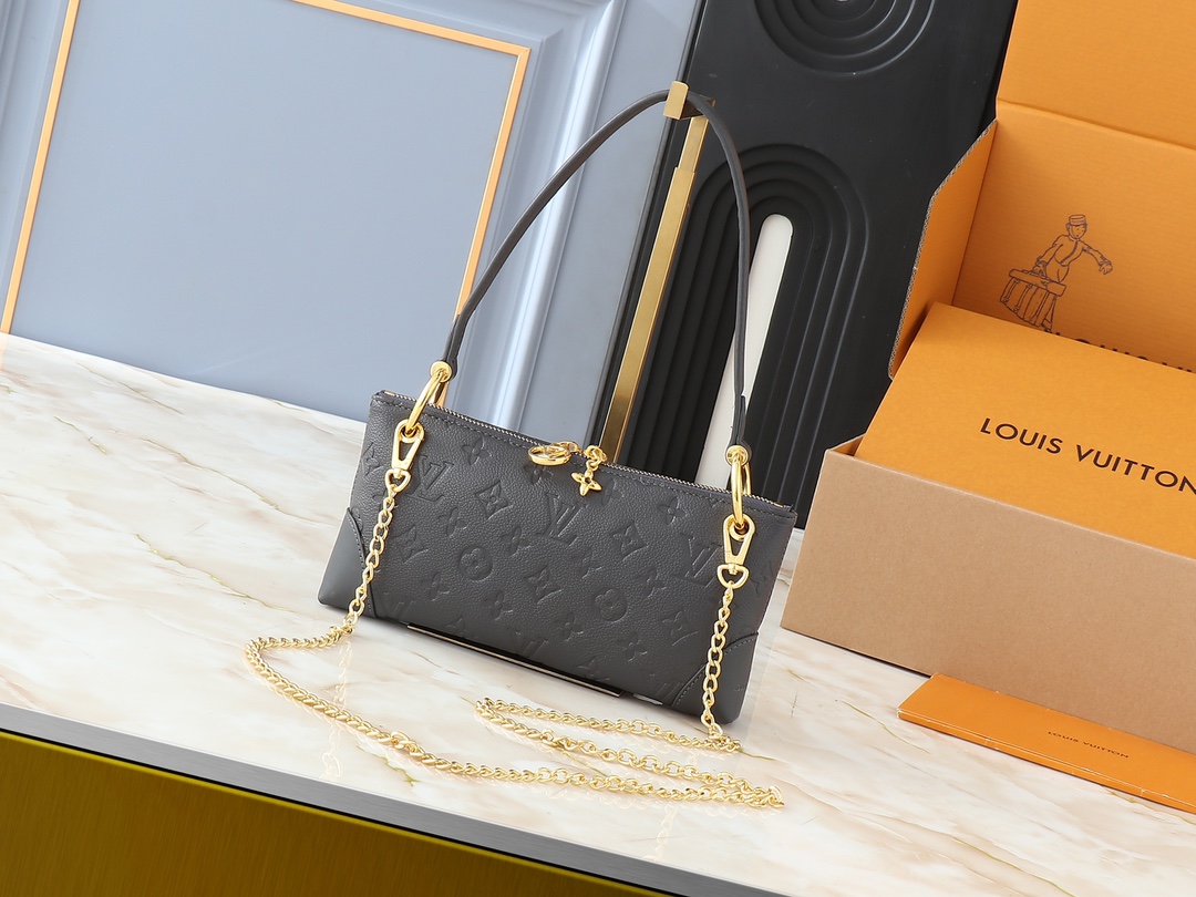 Louis Vuitton LV Classic Handbag Premium Canvas Model M14196 Zip Closure Fashion Statement Fashion Bag